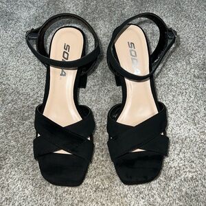 High heeled sandals (platform)